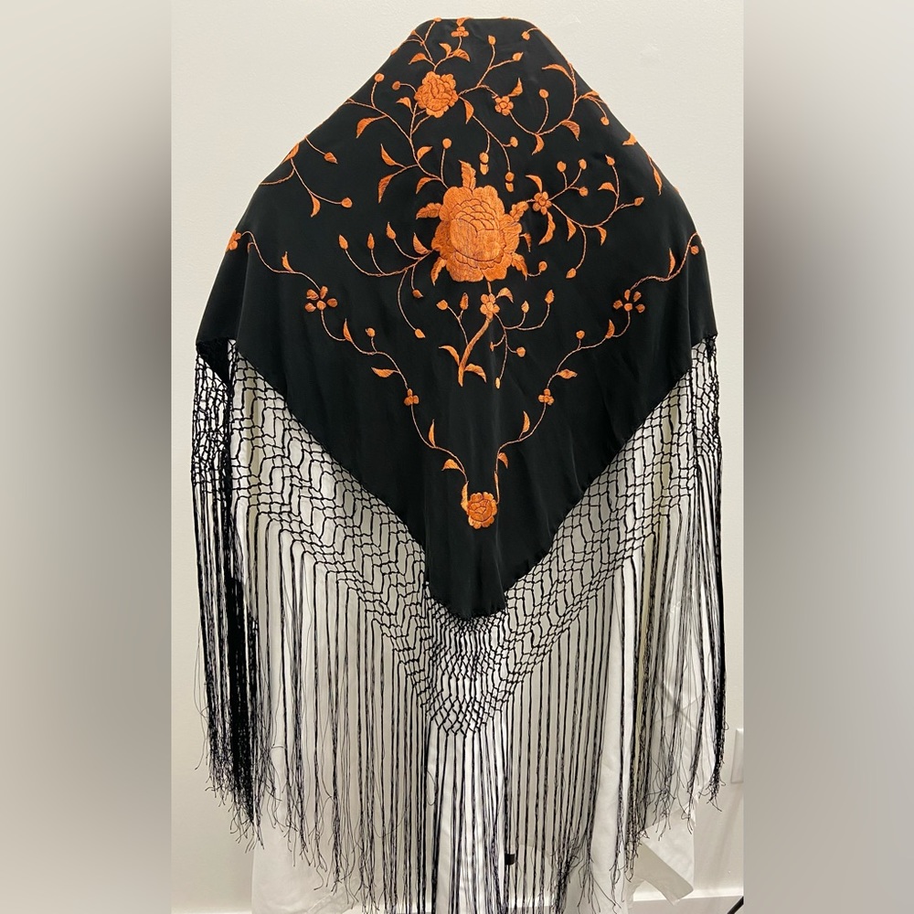 Black orange / copper Flamenco Embroidered Shawl Manton Mantoncillo pico mantón